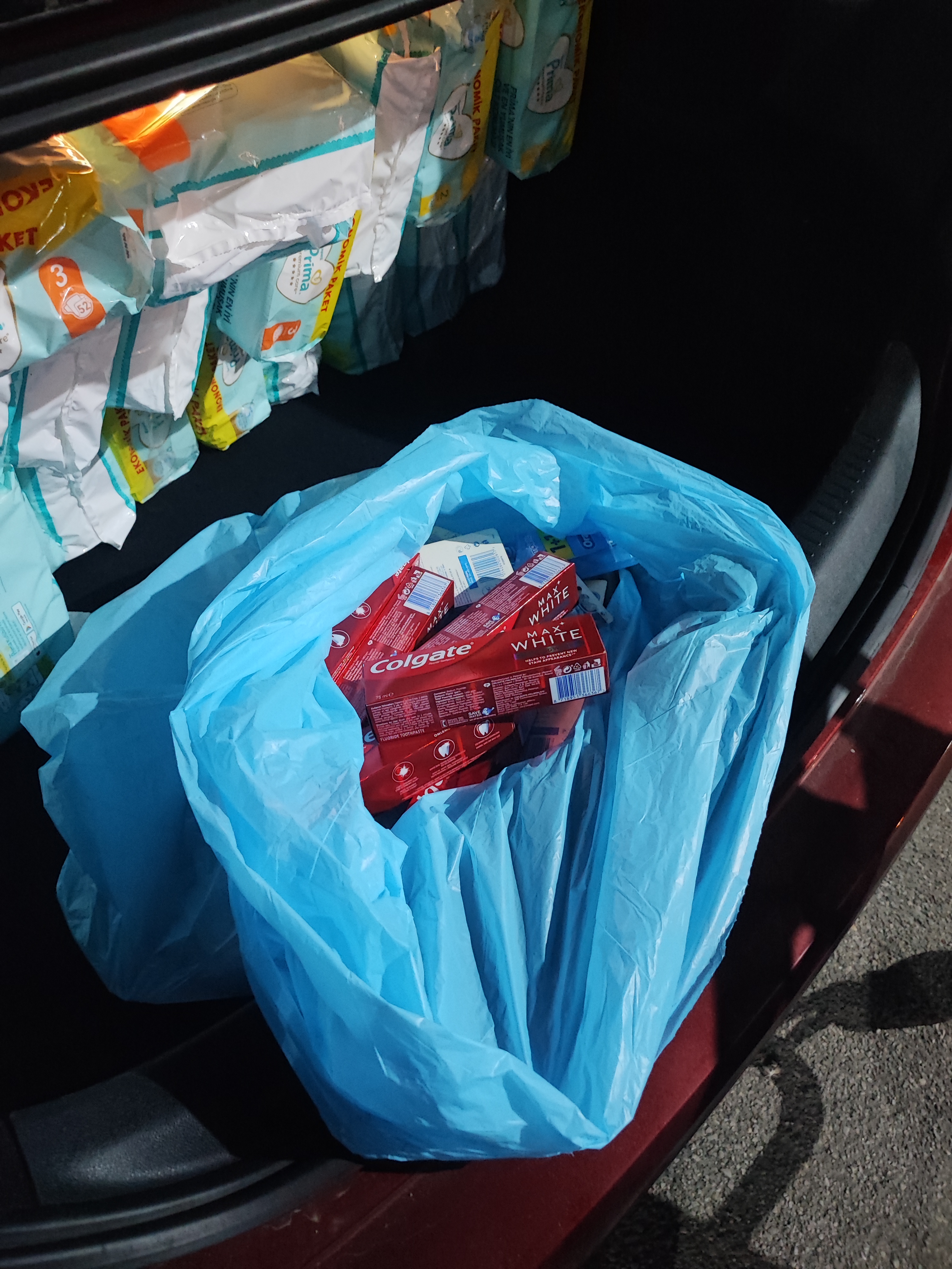 Produse de igienă și scutece pregătite pentru ajutorare